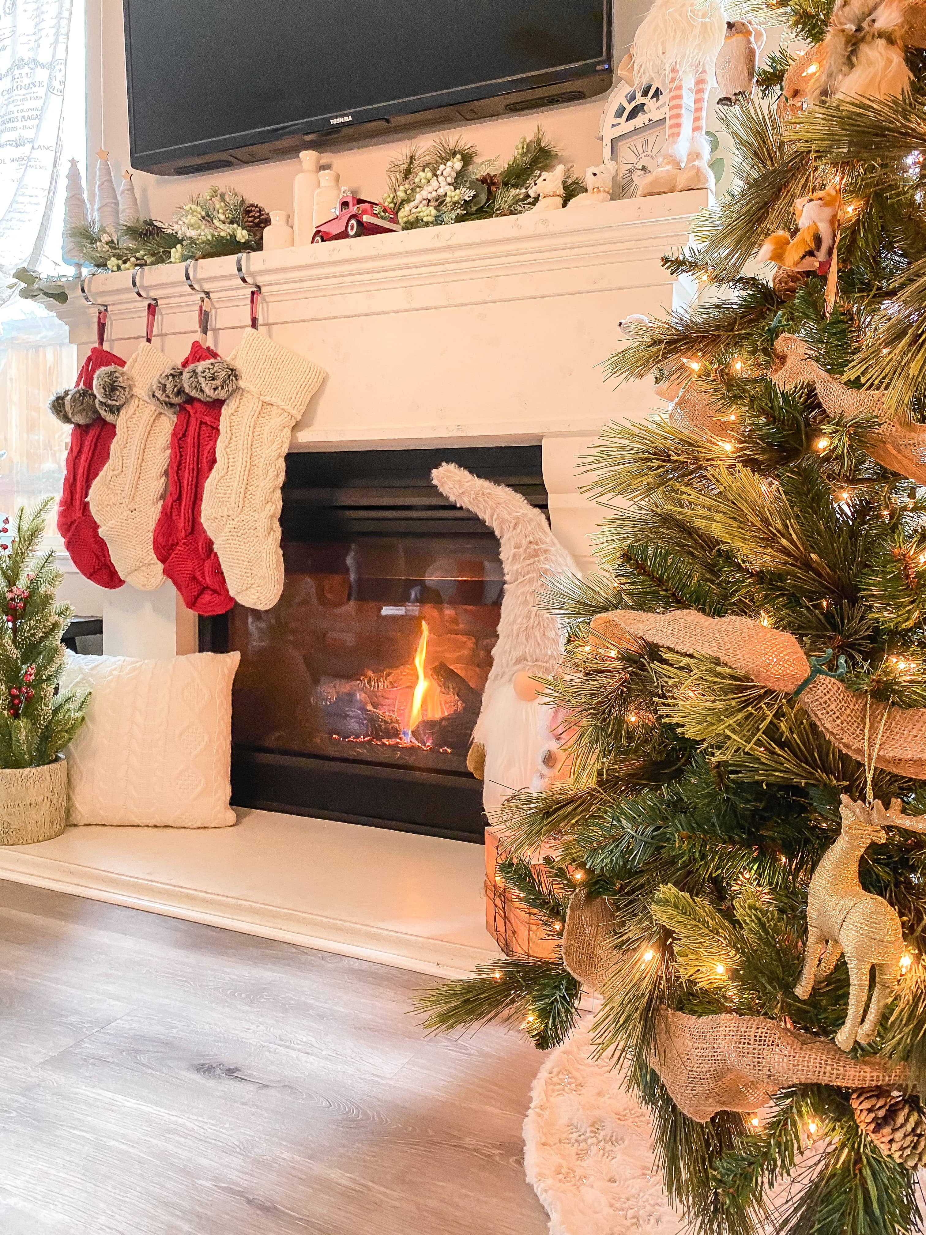 fireplace holidays decor